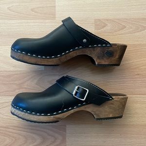 Lotta from Stockholm. Classic black leather with brown base wooden clogs.